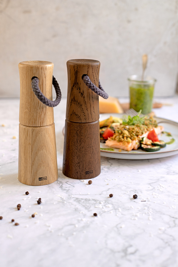 Molinillo para sal o pimienta Yaso, 17 cm, roble oscuro