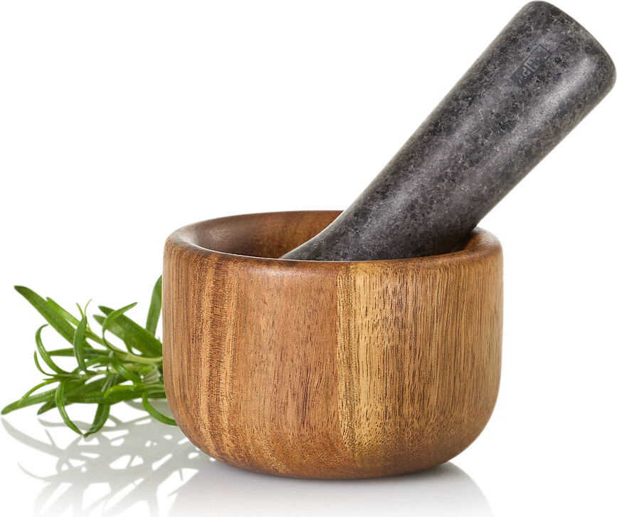 Taru Možnar s pestilom L