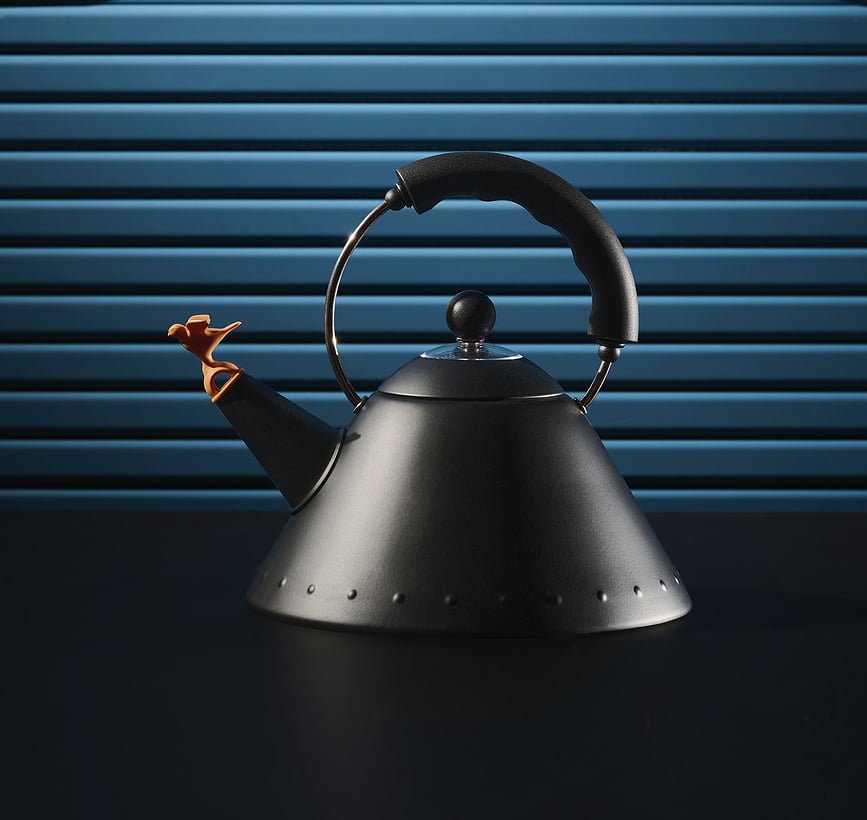 Alessi 9093 Čajnik sa zviždaljkom 2 l crni mat