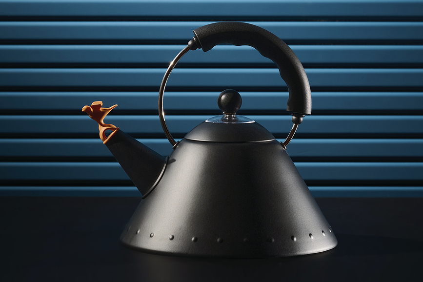 Hervidor con Silbato Alessi 9093, 2 l, negro mate