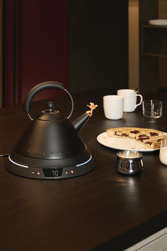 Hervidor eléctrico con control de temperatura Alessi MG32, 1,5 L, negro mate