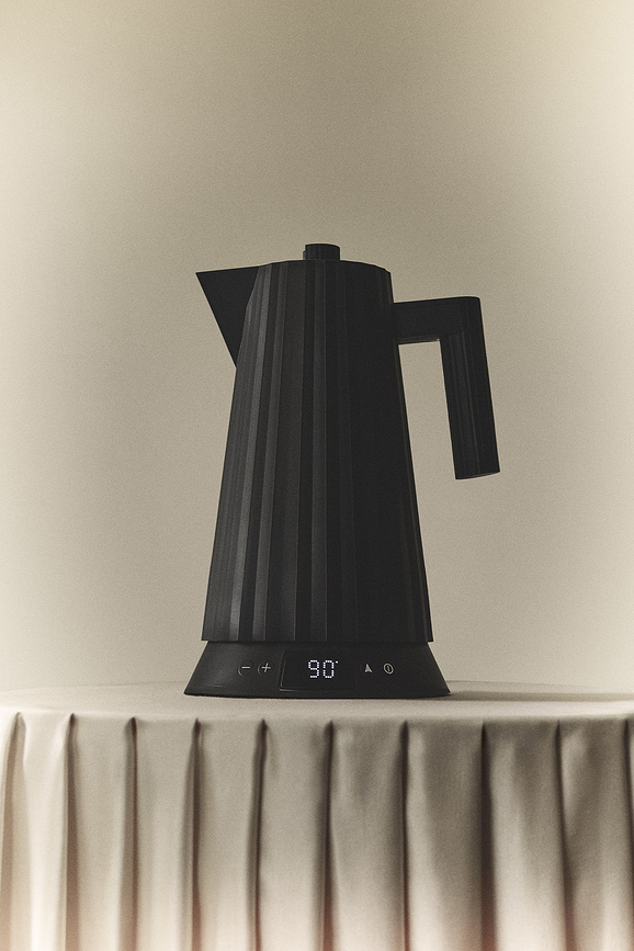 Hervidor eléctrico con control de temperatura Plissé, 1,7 L, negro