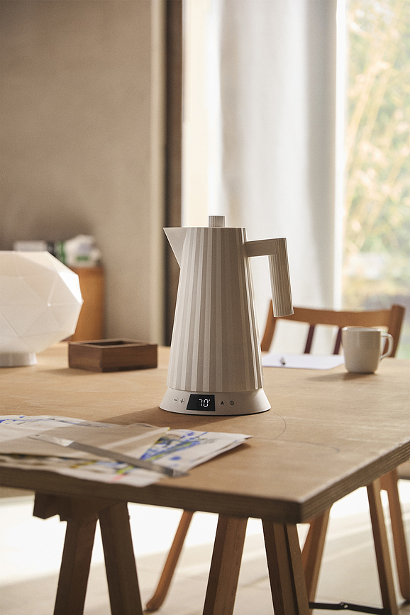 Hervidor eléctrico con control de temperatura Plissé, 1,7 L, negro