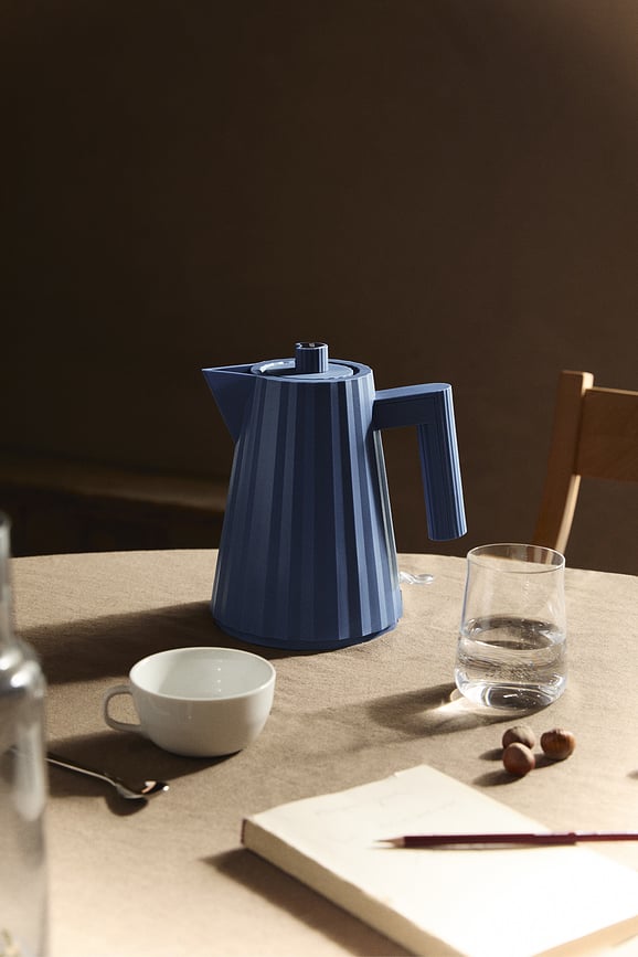 Hervidor eléctrico Plissé, 1 l, negro