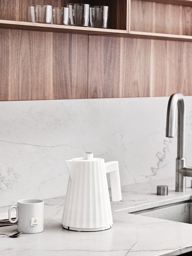 Hervidor eléctrico Plissé, 1 l, negro