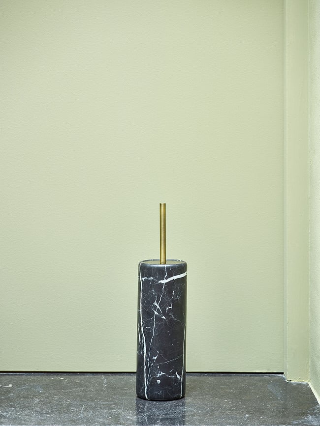 Escobillero Nero, negro