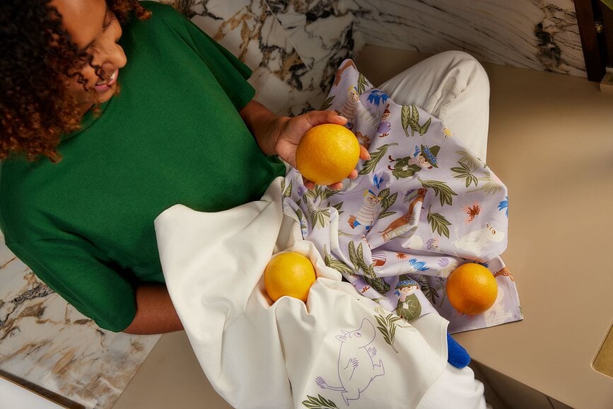 Arabia Finland Muminki Flower Garden Kuhinjske Krpe 50 x 70 cm ljubičaste 2 kom.