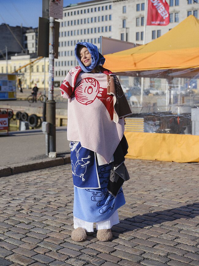 Arabia Finland Mumin Brisača z motivom Muminovega očka, 50 x 70 cm, siva