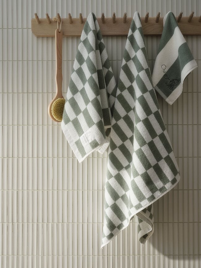 Arabia Finland Muminki Brisača Gospodična Snork, 70 x 140 cm, vijolična