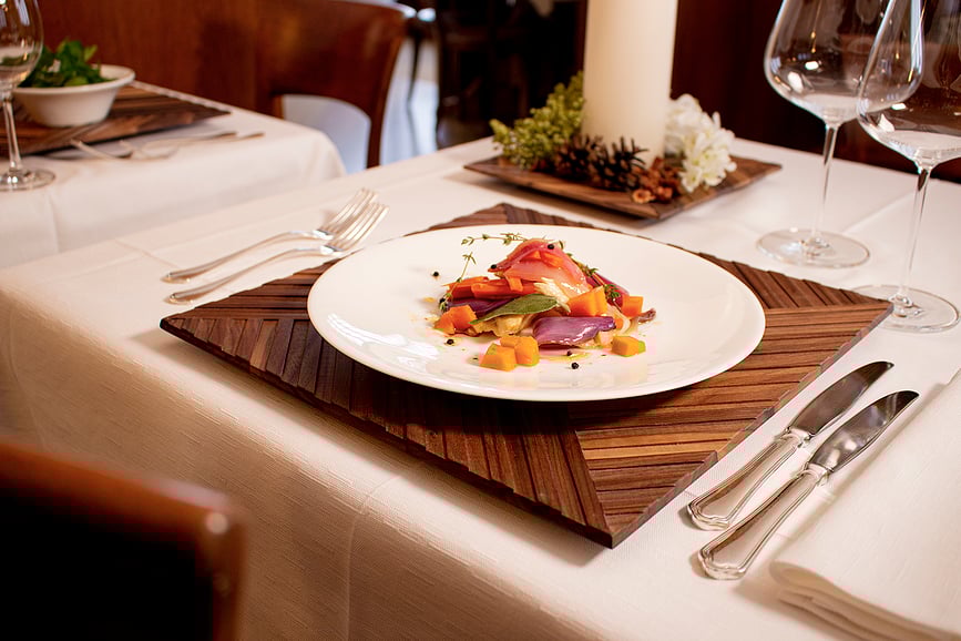 Bajo plato de madera de nogal Artelegno, 33 x 33 cm