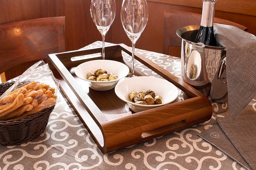 Bandeja de servicio de madera de nogal Vasd, 37 cm