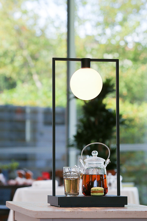 Curiosity Sphere Namizna svetilka brezžična, 36 cm