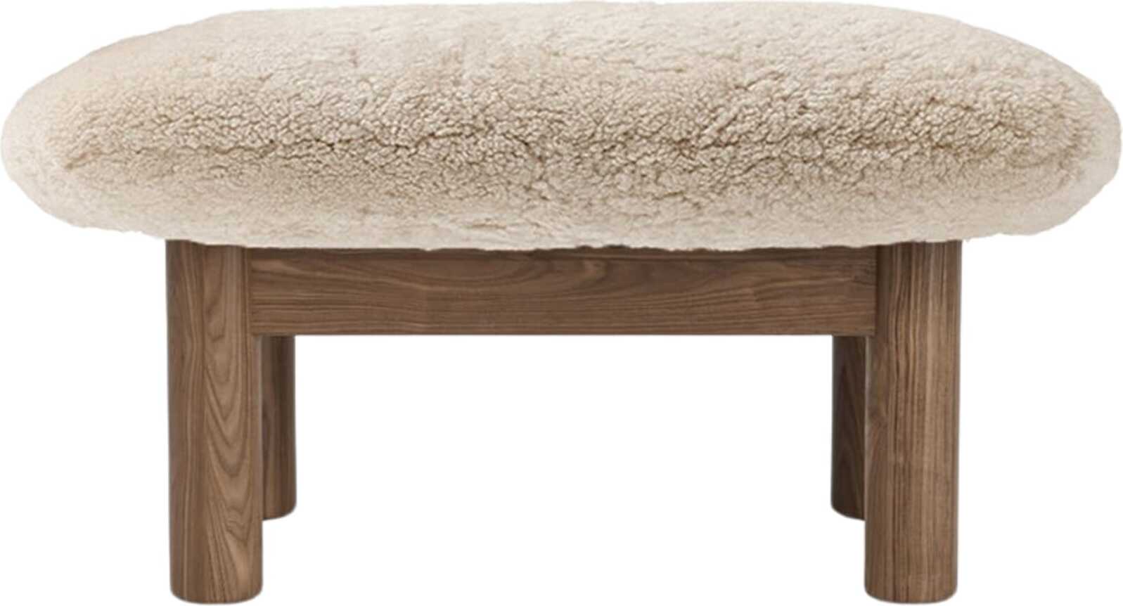 Brasilia Sheepskin Fußbank weiß auf Walnussbeinen