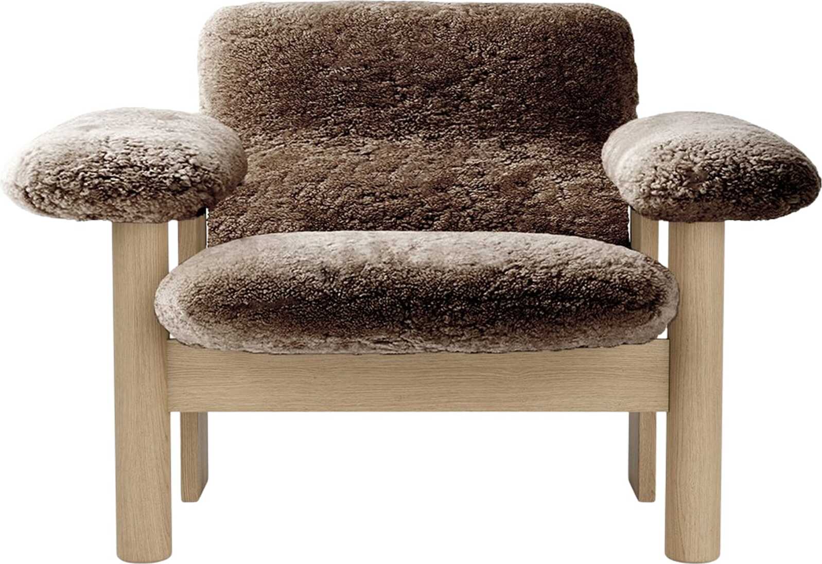 Brasilia Sheepskin Sessel niedrig braun auf Eichenbeinen