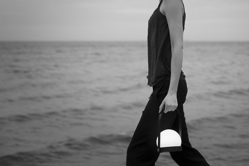 Carrie Lampe de table LED, en laiton