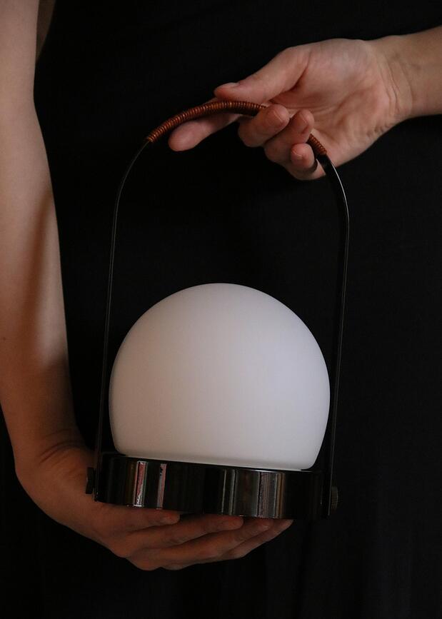 Carrie trådløs lampe, blå med læderhåndtag