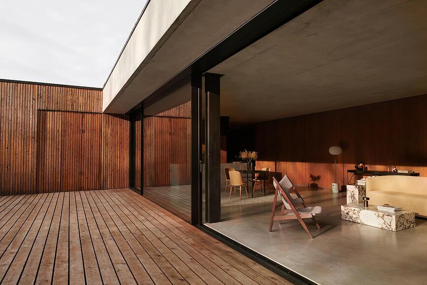 JWDA Stoječa svetilka, rdeča, travertin