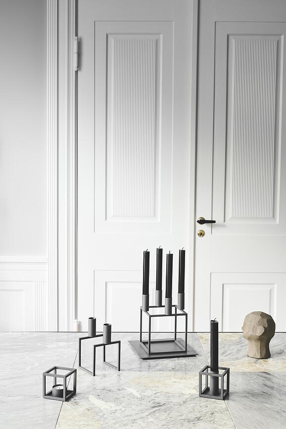 Kubus 4 Podstavek za svečnik, črn