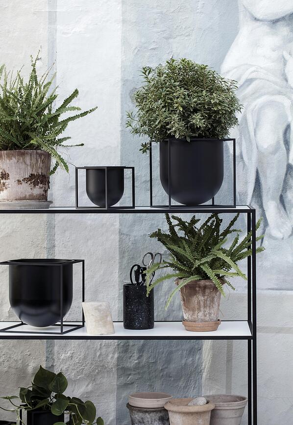 Kubus Okrasni lonec na stojalu, 14 cm, črn