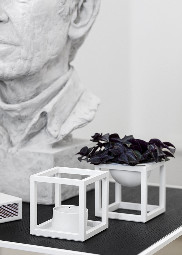 Kubus T Svečnik za čajne svečke, bel