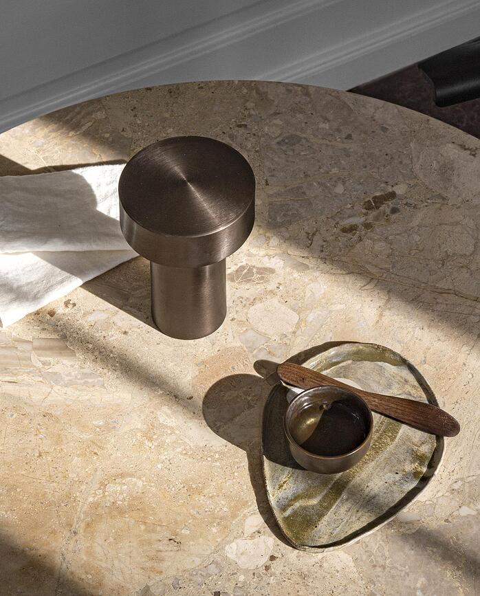 Lámpara de mesa inalámbrica Column, de aluminio