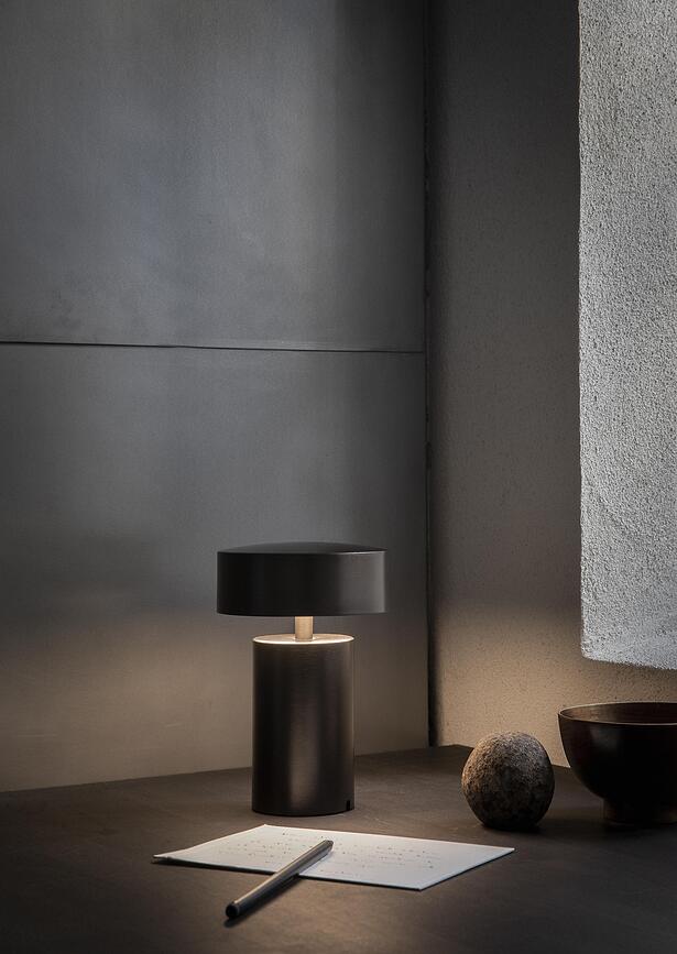 Lámpara de mesa inalámbrica Column, de aluminio