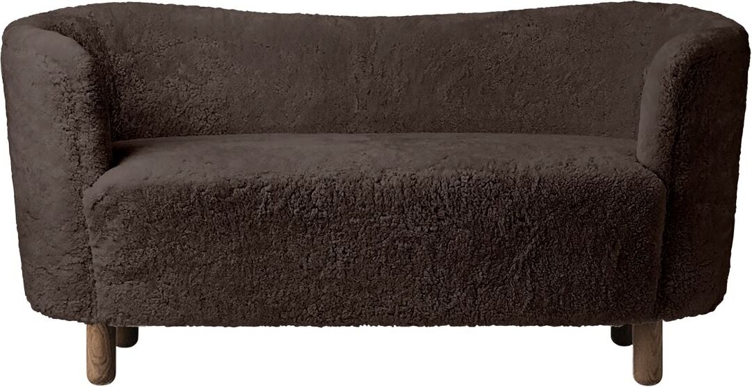 Mingle Sheepskin Sofa kaffeebraun auf dunklen Eichenbeinen