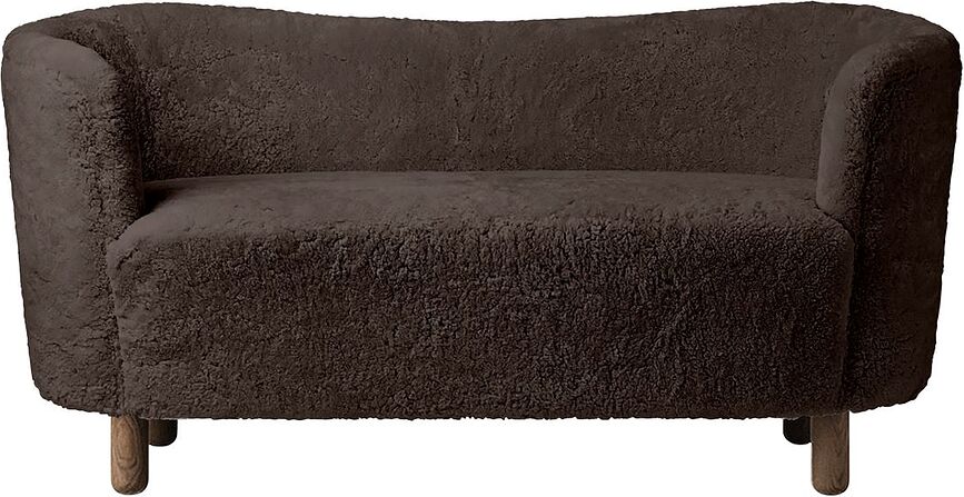 Mingle Sheepskin Sofa kaffeebraun auf dunklen Eichenbeinen