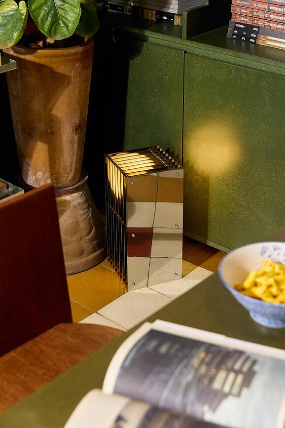 Lop Rectangle L lampa, polerat rostfritt stål