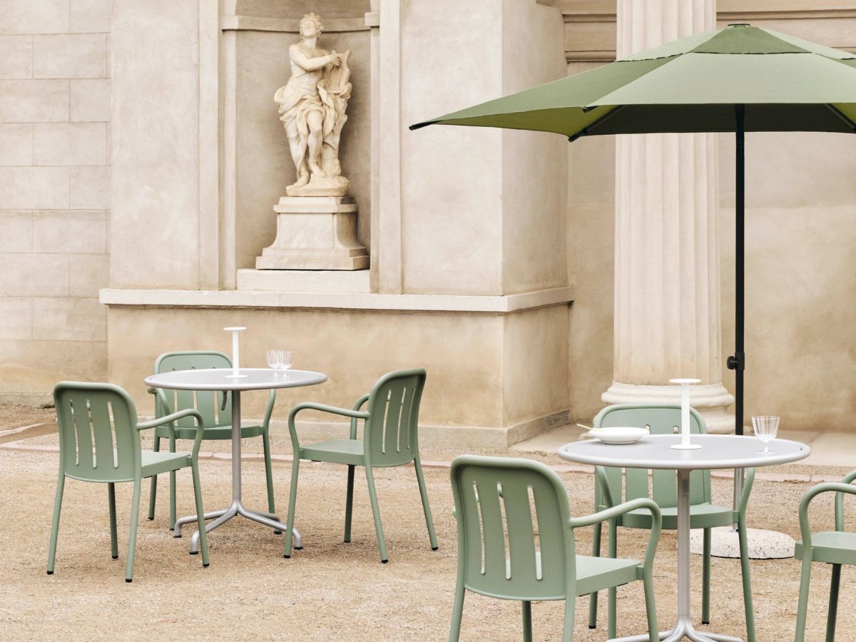 Votre salon s'invite dehors! Profitez du soleil.