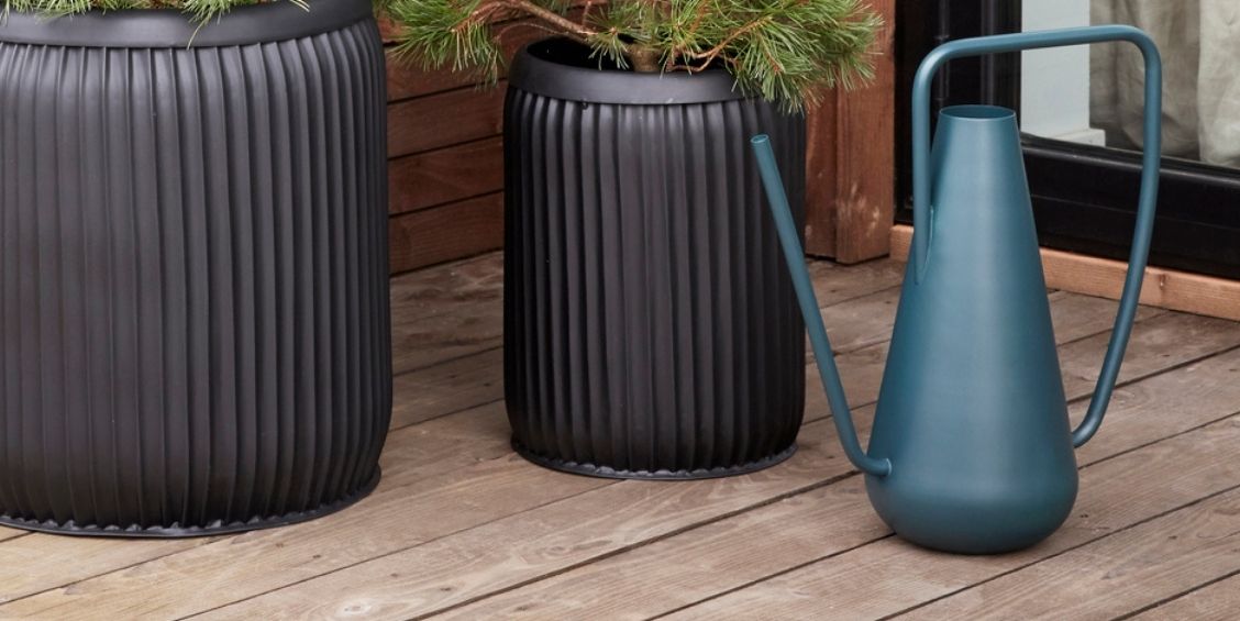 Arrosoirs. Un verre de fraîcheur pour vos plantes.