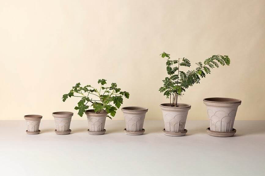 Fleur Lonec s podstavkom, 21 cm, siv