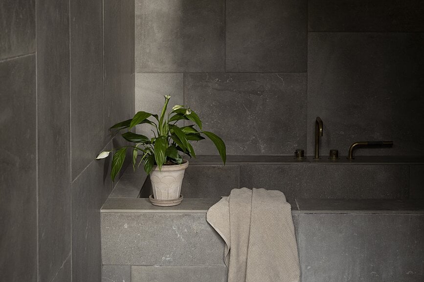 Fleur Tegla s podloškom 21 cm siva