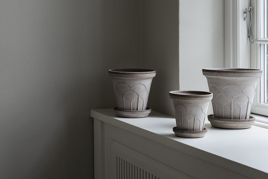 Fleur Tegla s podloškom 21 cm siva