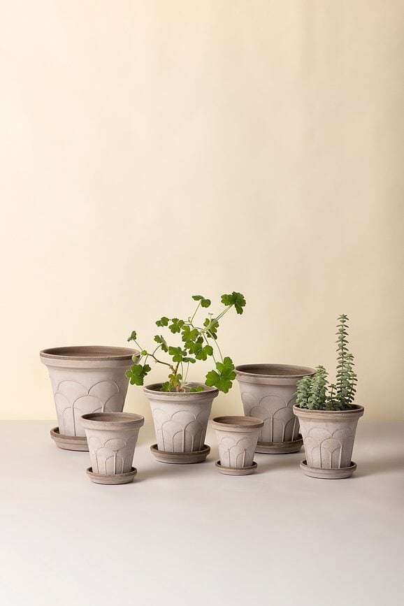 Fleur Tegla s podloškom 21 cm siva