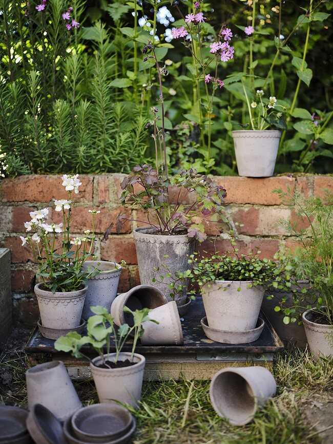 Helena Tegla s podloškom 16 cm siva