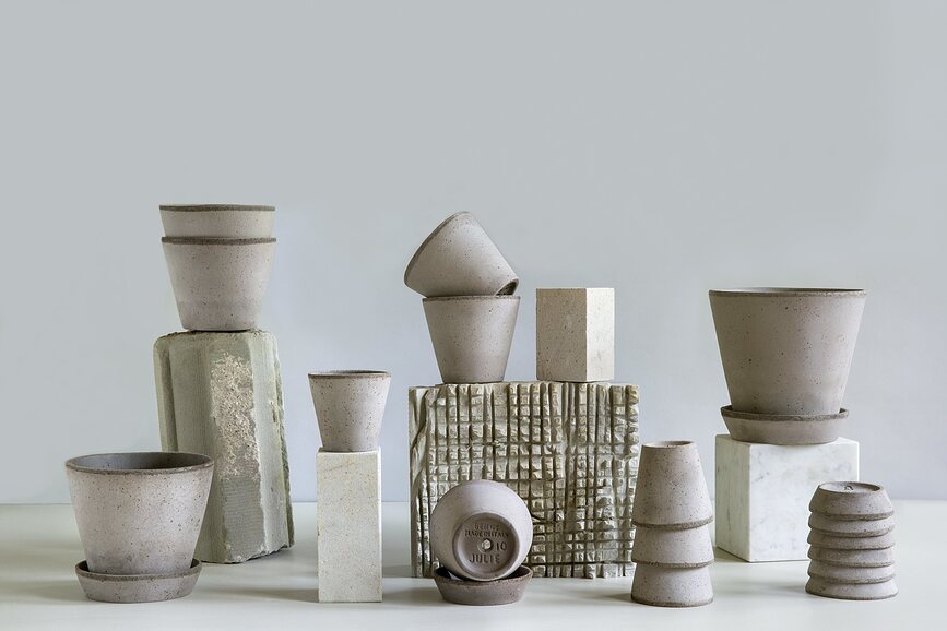 Julie Cvetlični lonec s podstavkom, 12 cm, siv