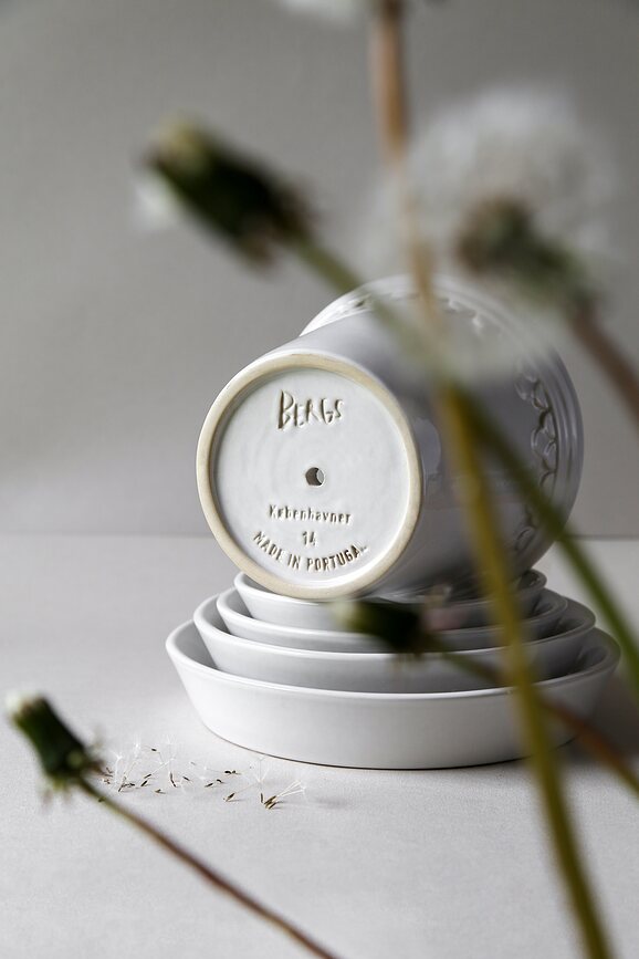 Københavner Cvetlični lonec glaziran s podstavkom, 12 cm, bel