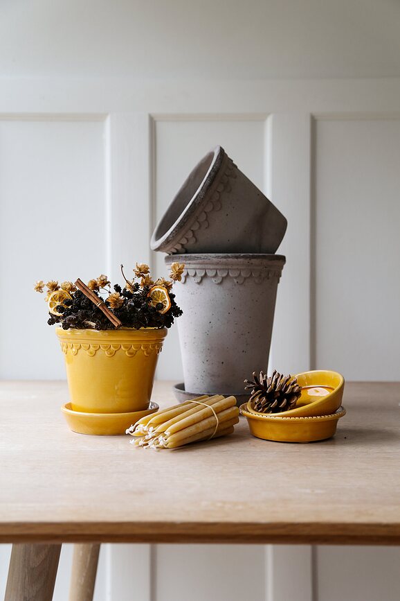 Maceta alta Københavner, 18 cm, gris, con plato