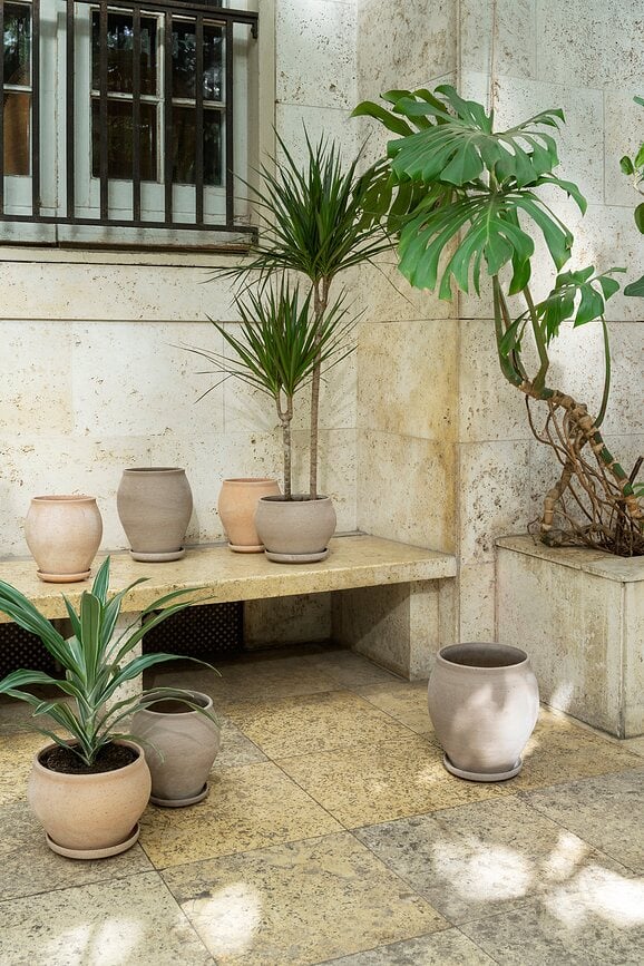 Maceta Delphi, 24 cm, gris, con plato