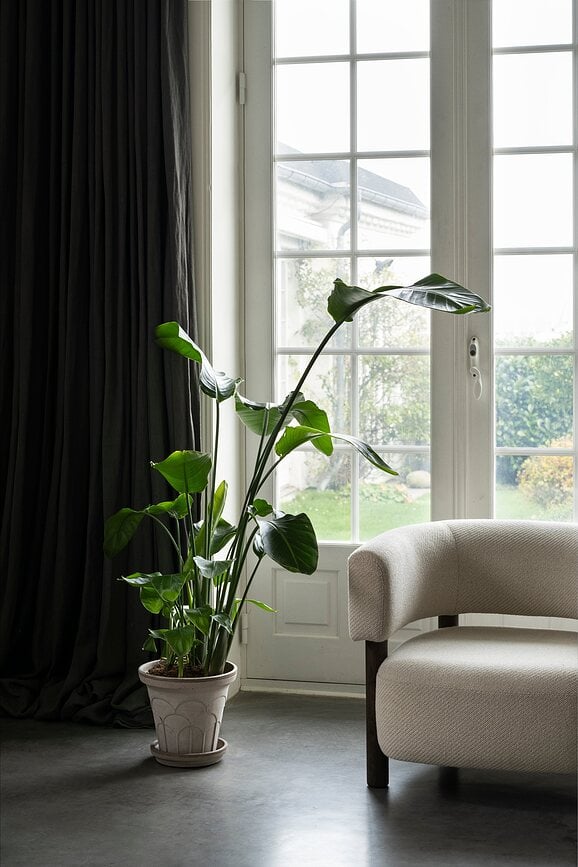 Maceta con Plato Fleur, 21 cm, gris