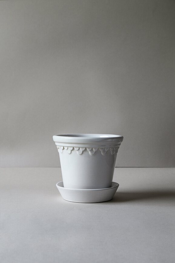 Maceta esmaltada Københavner, 12 cm, blanca, con plato