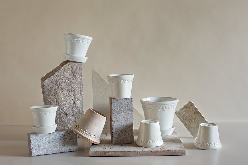 Maceta esmaltada Københavner, 12 cm, blanca, con plato