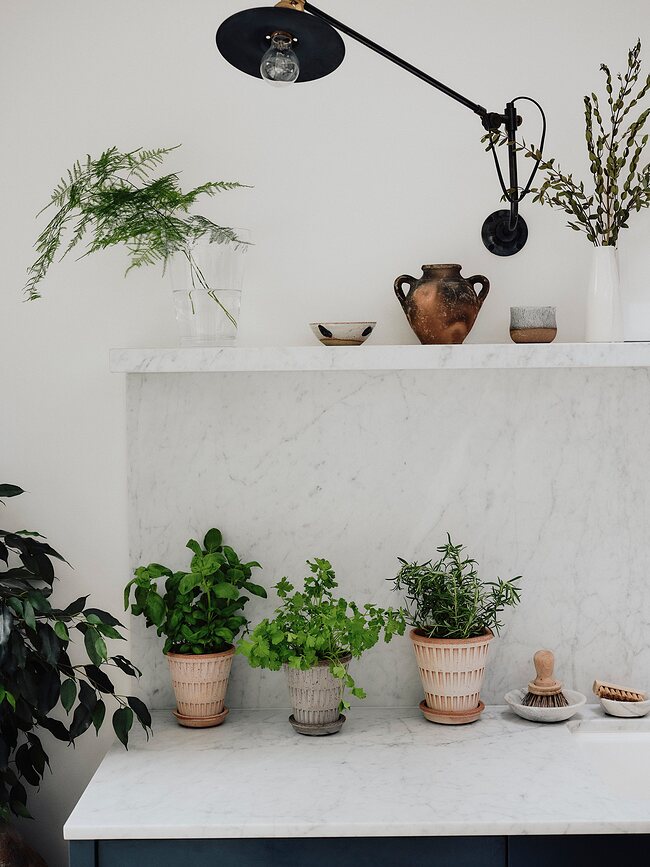 Pantheon Tegla s podloškom 12 cm siva