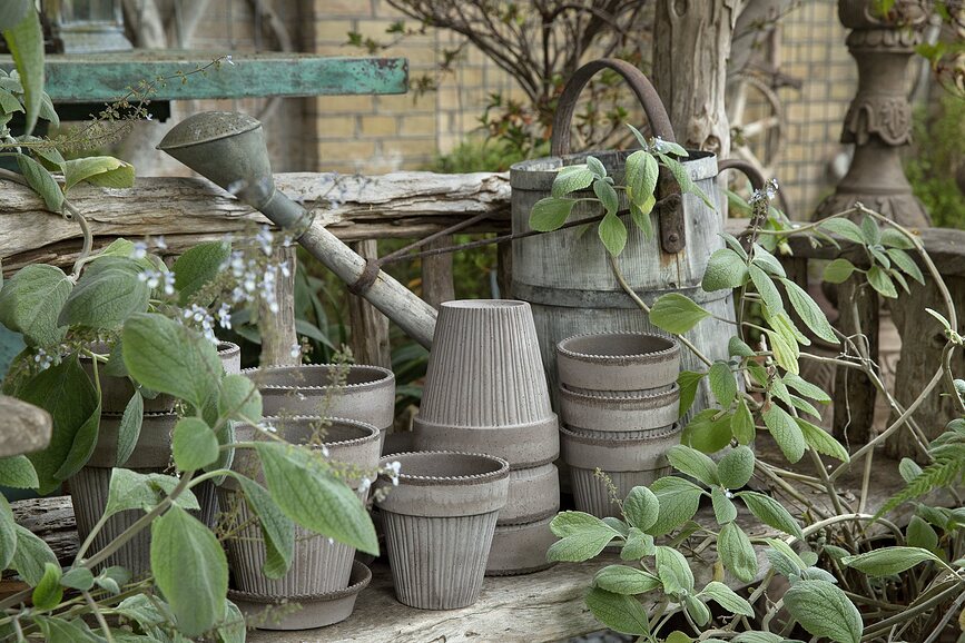 Simona Tegla s podloškom 12 cm siva