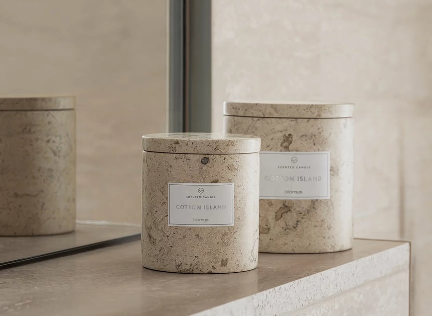 Frabli Dišeča sveča Cotton Island, 11 cm, barva travertina