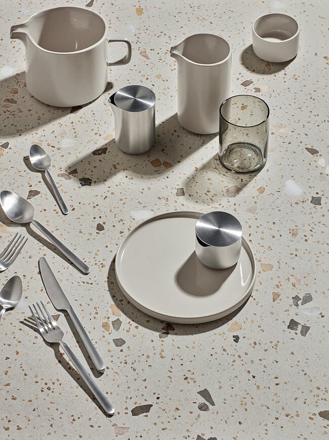 Pilar Posodica, 10 x 3 cm, kositrna