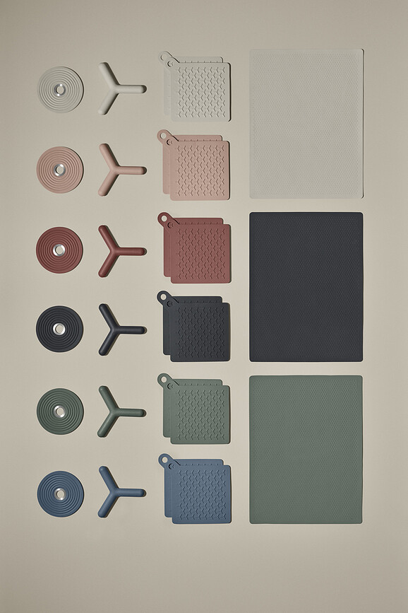 Salvamanteles trípode Pilar Flip, gris sharkskin