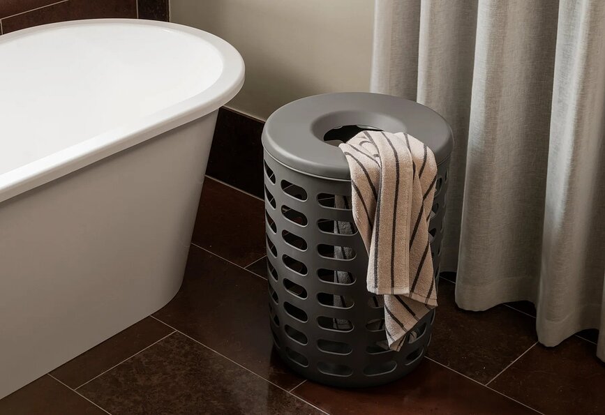 Toalla de rayas finas Arto, 70 x 140 cm, verde agave