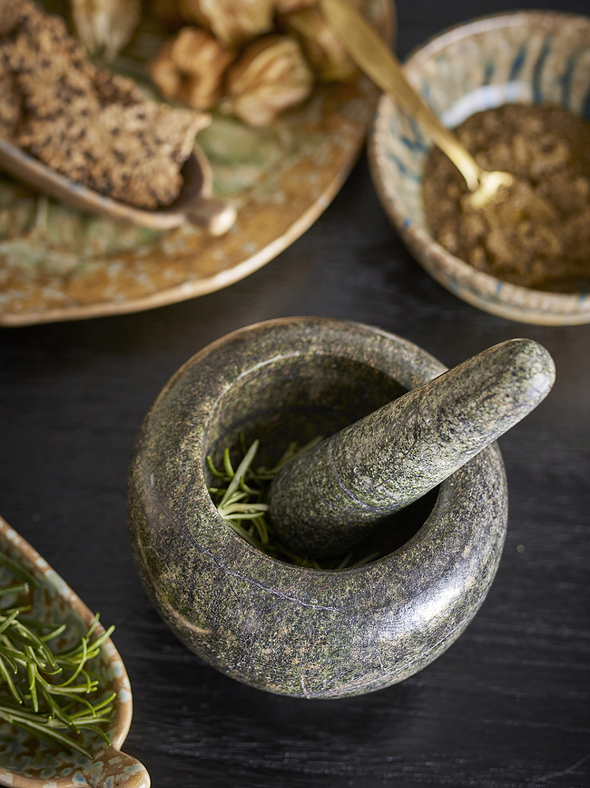 Arazo Možnar s pestilom, zeleno-črn